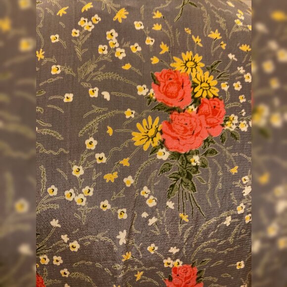 Vintage 1940s-style rayon cap sleeve grey floral dress with smocking - Picture 4 of 8